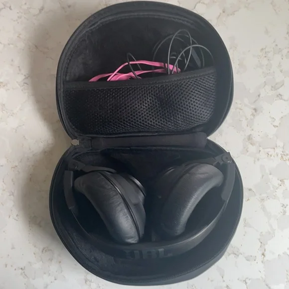 JBL Synchros 700 over ear headphones